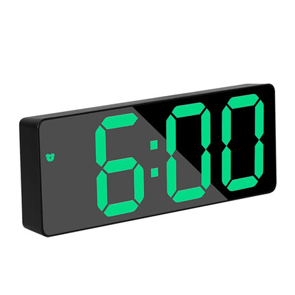 Digitální budík s velkými svítícími číslicemi