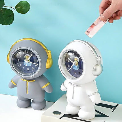 Dětský analogový budík ve tvaru astronauta