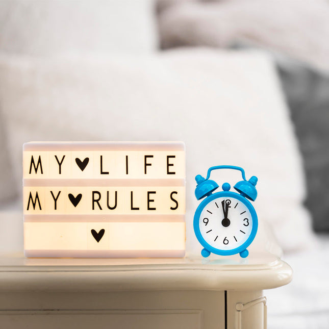 Malý retro analogový budík pro děti