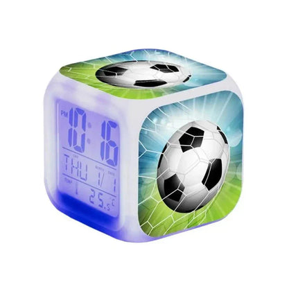 Digitální kostkový budík s fotbalovým motivem