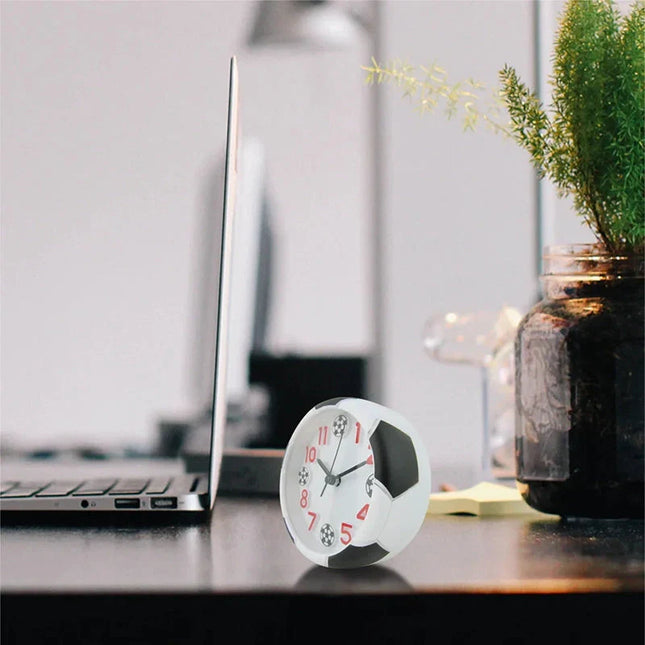 Dětský analogový budík s fotbalovým ciferníkem