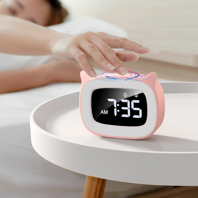 Růžový dětský budík pro nácvik spánku