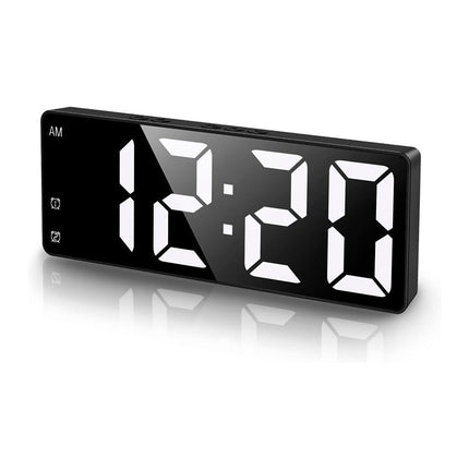 Svítící digitální budík na baterie