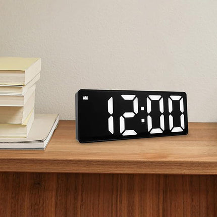 Svítící digitální budík na baterie