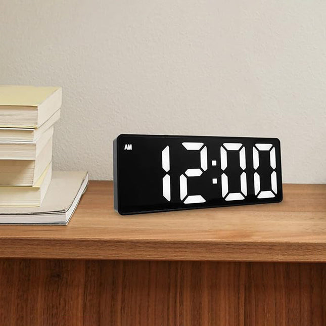 Svítící digitální budík na baterie