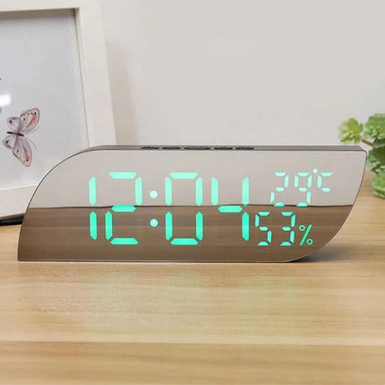 Digitální LED budík na baterie dřevěný
