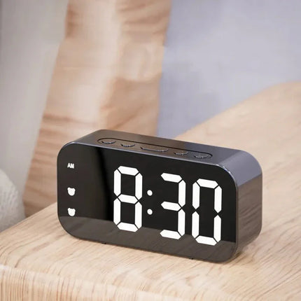 Moderní zrcadlový digitální LED budík