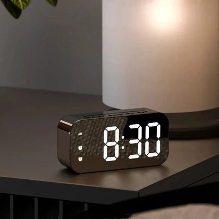 Moderní zrcadlový digitální LED budík