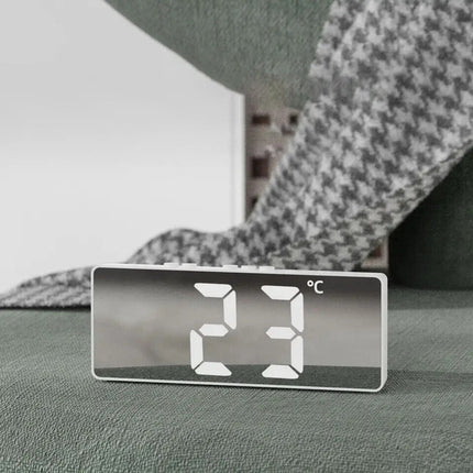 Bezdrátový digitální LED budík na baterie