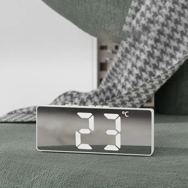 Bezdrátový digitální LED budík na baterie