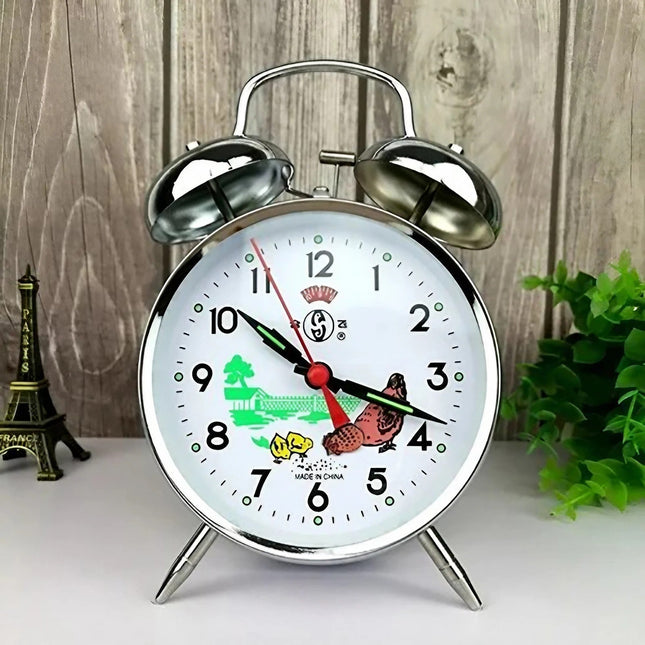 Klasický mechanický budík se dvěma zvonky