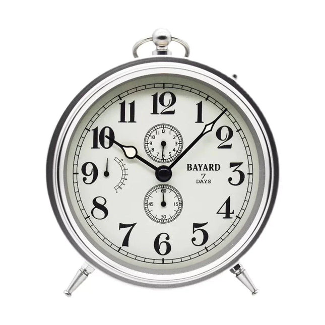 Vintage mechanický budík v retro designu