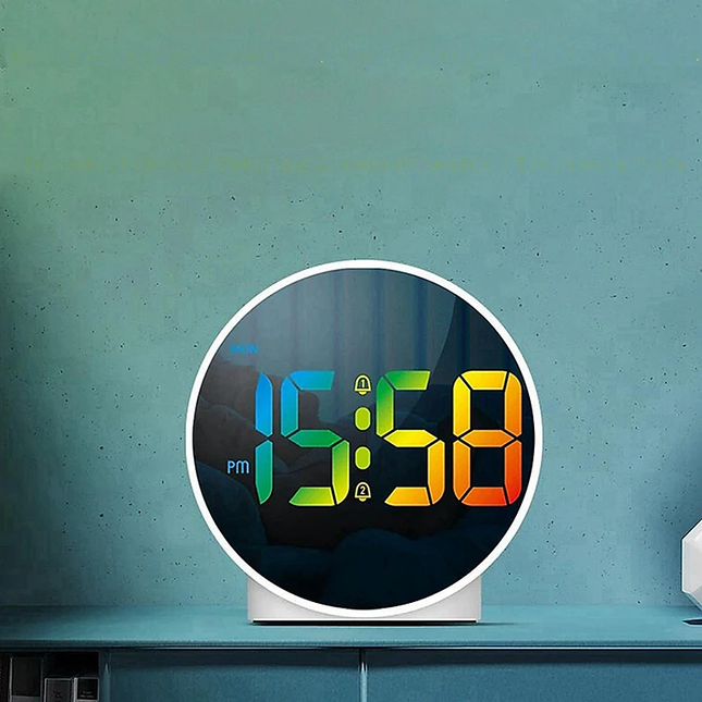 Kulatý digitální budík na baterie