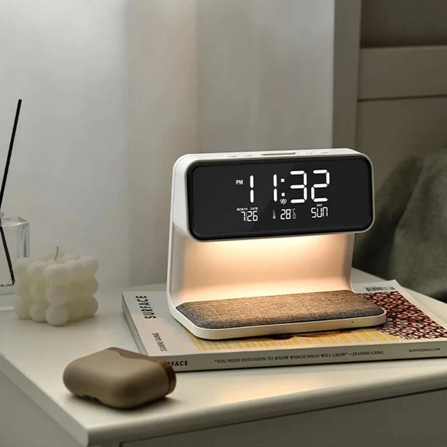 Budík s bezdrátovou nabíječkou a datem