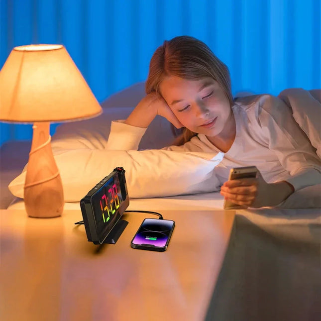 Projekční budík do zásuvky zrcadlový