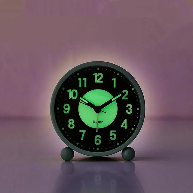 Kulatý tichý budík na baterie