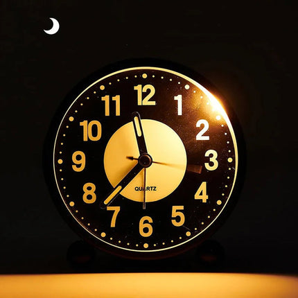 Kulatý tichý budík na baterie