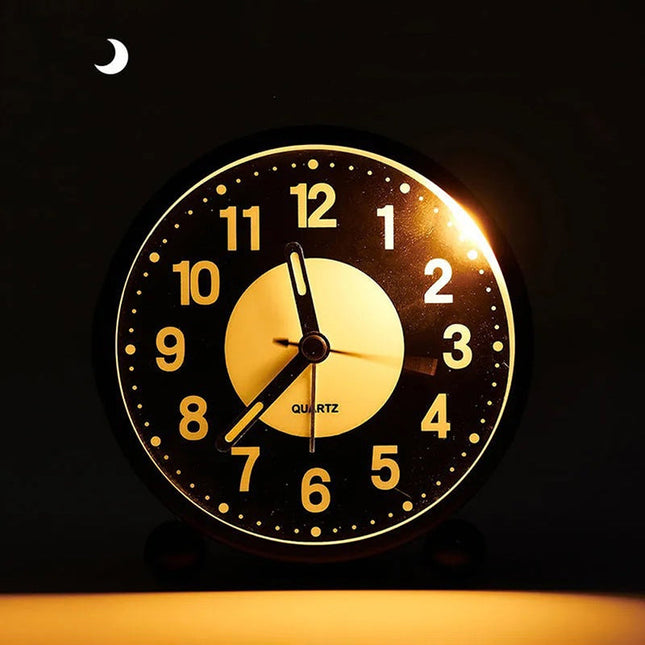 Kulatý tichý budík na baterie