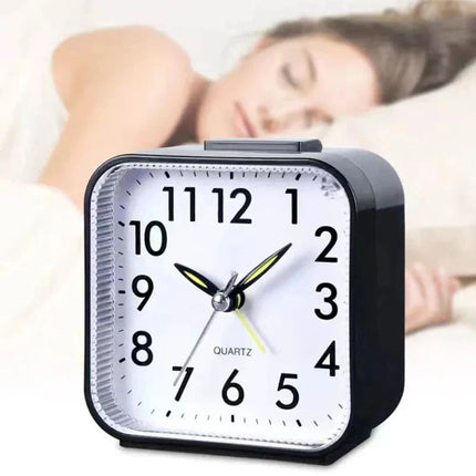 Jednoduchý analogový budík na baterie