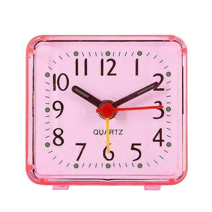 Malý snadno ovladatelný budík na cesty