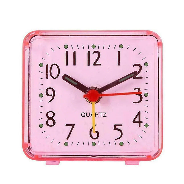 Malý snadno ovladatelný budík na cesty