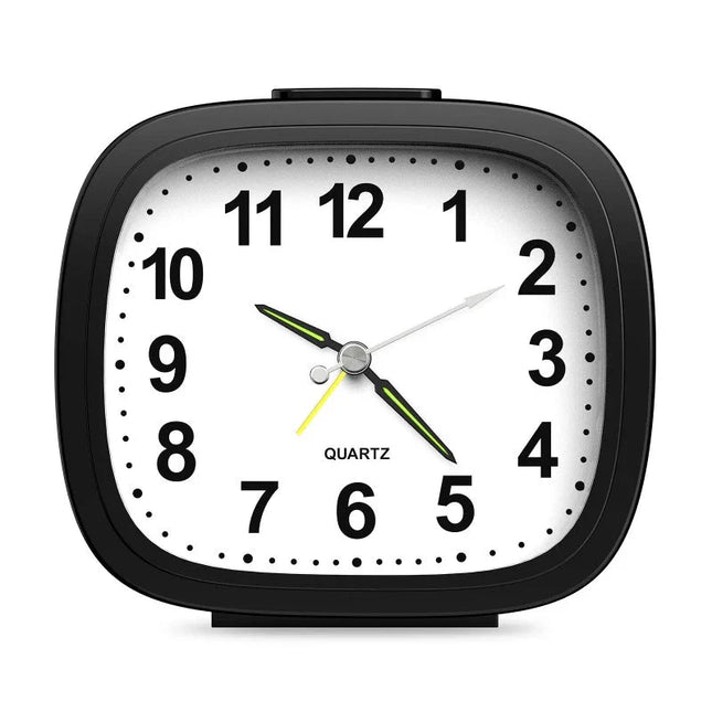Klasický analogový budík bez tikání