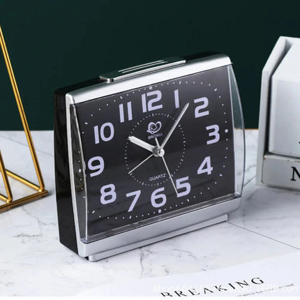 Analogový budík pro seniory s velkými čísly