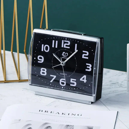 Analogový budík pro seniory s velkými čísly