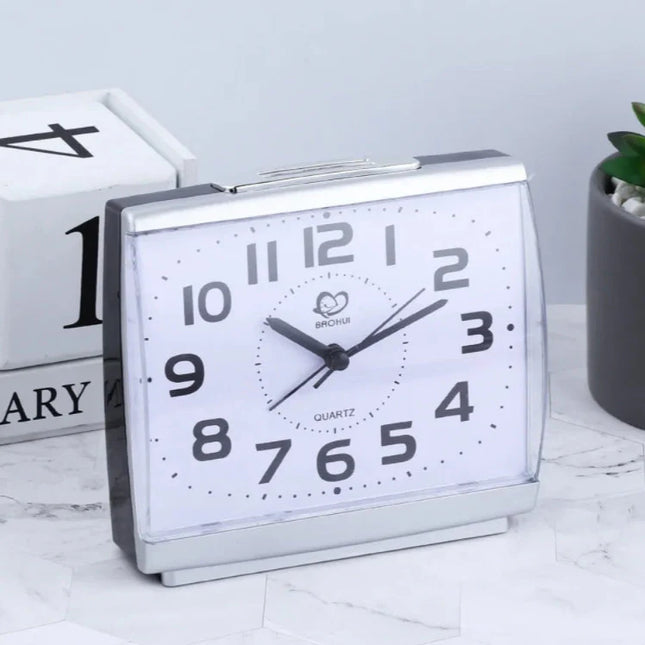 Analogový budík pro seniory s velkými čísly