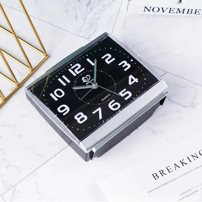 Analogový budík pro seniory s velkými čísly