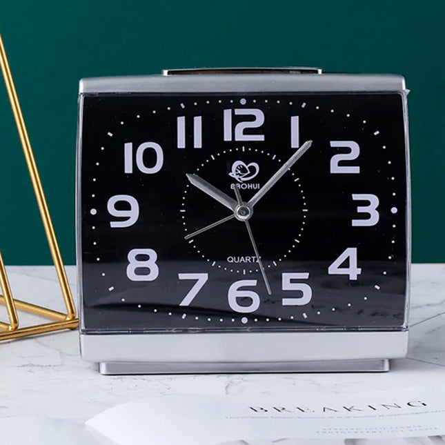 Analogový budík pro seniory s velkými čísly