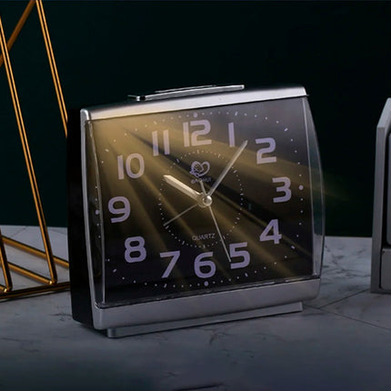 Analogový budík pro seniory s velkými čísly