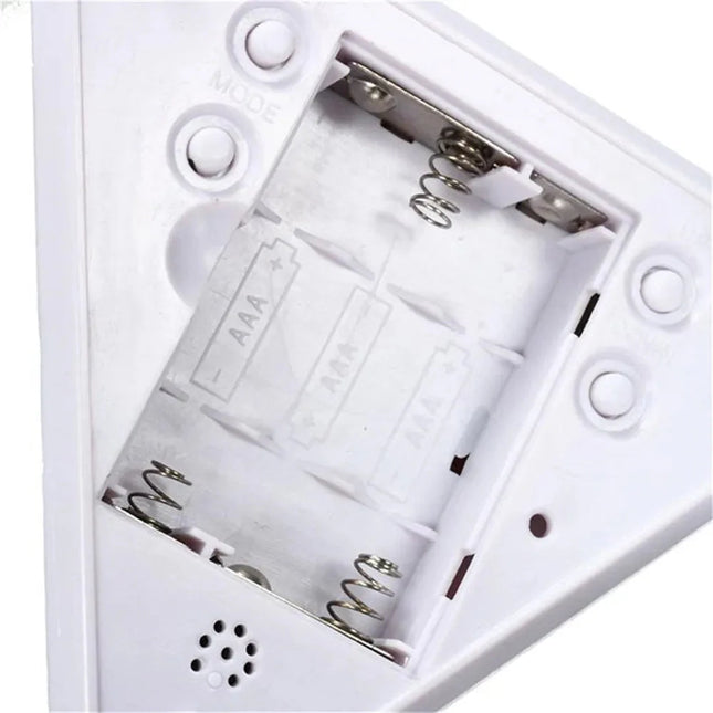 Designový světelný budík ve tvaru pyramidy