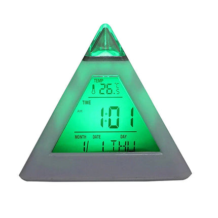 Designový světelný budík ve tvaru pyramidy