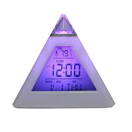 Designový světelný budík ve tvaru pyramidy