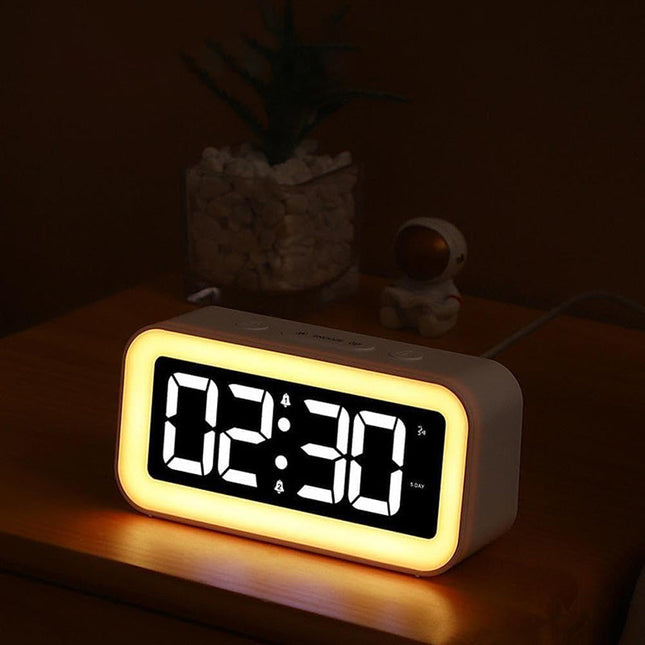 Svítící digitální budík s RGB podsvícením