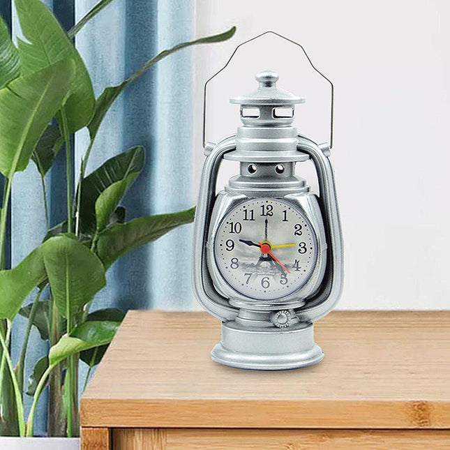 Retro budík v designu petrolejové lampy