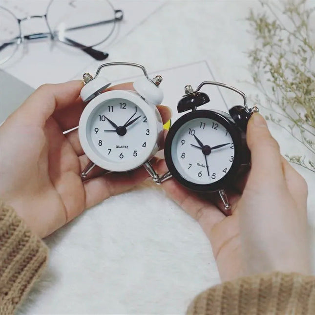 Mini retro budík se dvěma zvonky