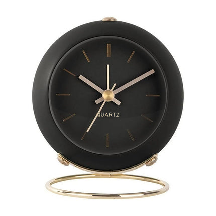Černý kulatý budík ve vintage stylu