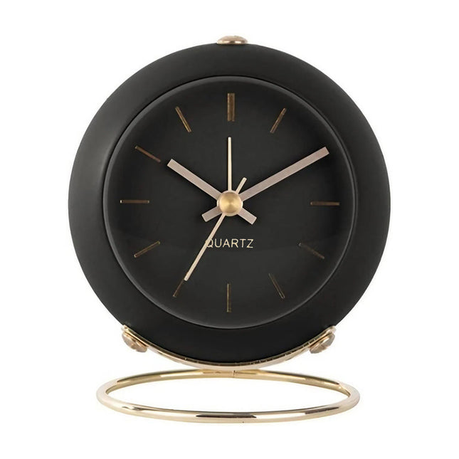 Černý kulatý budík ve vintage stylu