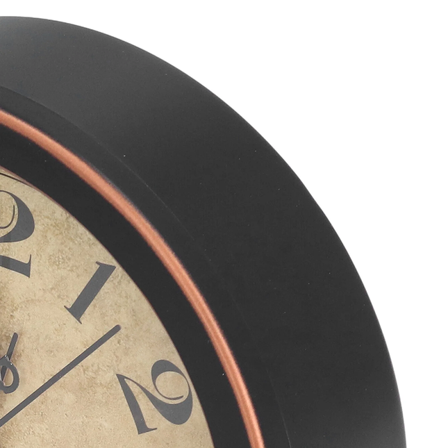 Kulatý analogový budík v retro stylu